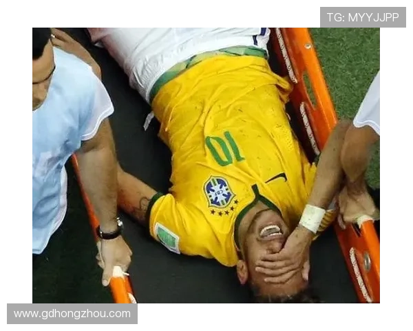 内马尔遭遇无接触拉伤痛苦倒地队医紧急救治后顽强回归赛场